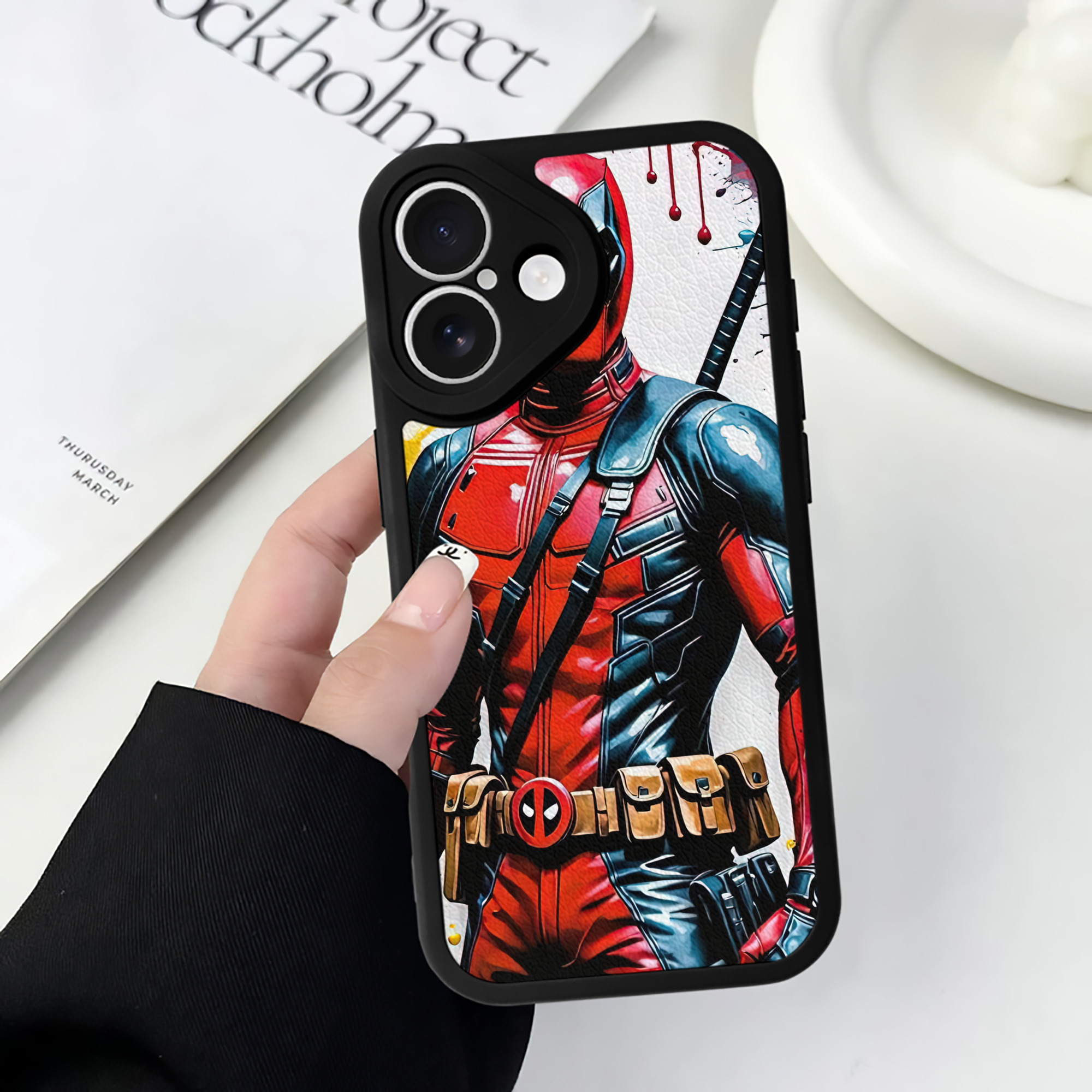 （画像用） Deadpool デッドプール 【iPhone 16シリーズ対応】シリコンスマホケース（レザー調） 材質：シリコン